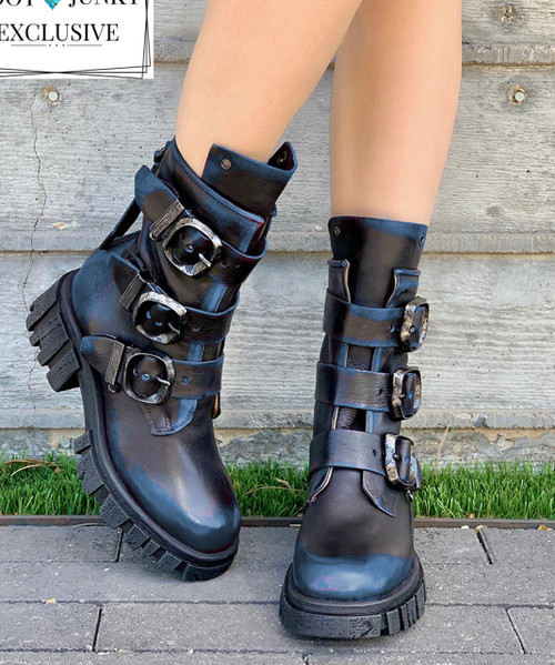 Buckle up and choose the A.S.98 Hamish this season! We love the rugged platform sole and heavy-duty style fit for your inner edgy rockstar. 

DETAILS

Leather Upper
Leather Lining
Rubber Sole
2" Heel
7" Shaft Height
10" Shaft Circumference
Measurements are taken from a size 37
Made In Europe