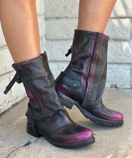 The A.S.98 Archibald is a little bit country, a little bit rock-n-roll. We love the western inspired back straps, paired with a classic engineer upper, for the best of both worlds.

Leather Upper 
1.25" Heel 
11" Shaft Height 
11.5" Shaft Circumference