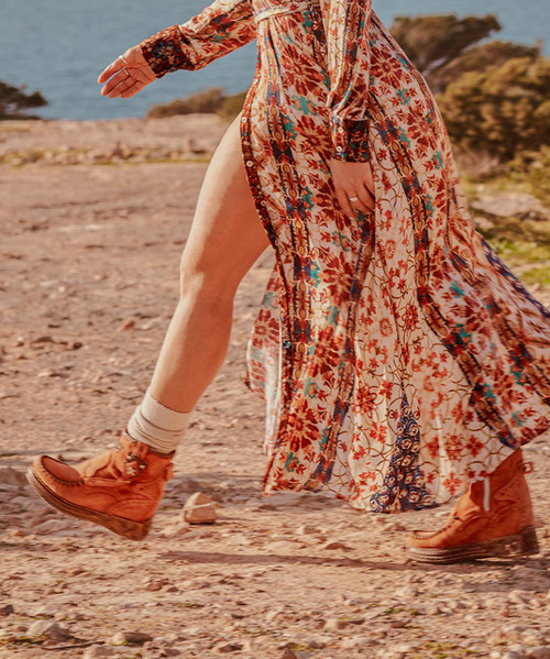 Our Elsa ankle boot features star-shaped side details, a 7 cm hidden wedge, side zipper and the typical thick handmade stitching on the instep, distinctive feature of El Vaquero brand. Scratched and washed with our feature ageing technique called “Silverstone” which creates amazing color fluctuations and shades on the suede leather, defining the unique character of our boots. Available in this color inspired by nature and the environment, with contrasting leather details.

Hidden wedge 7 cm
Vintage Treatment
100% Calf Suede
Handmade Stitching
Hand-inserted details
Metal details 100% nickel-free
Leather details
Rubber sole
Made in Italy