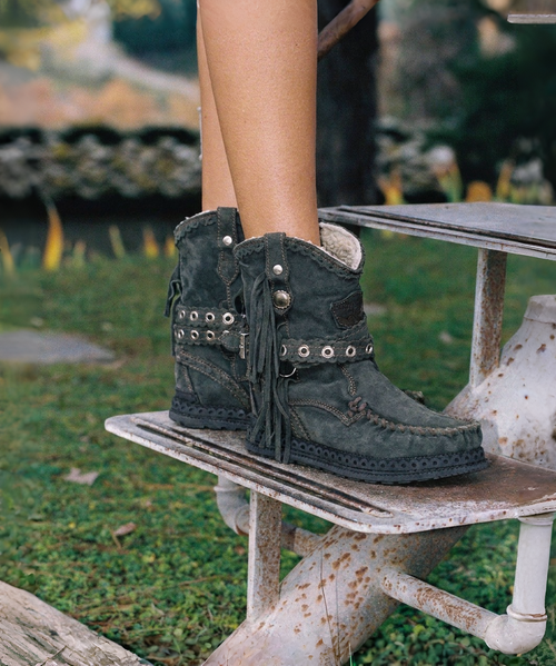 With her bohemian soul, Arya is designed to break the most artistic hearts.  The vintage look of Arya is achieved thanks to our special treatment that allows you to create a unique style for every pair made. Available in this gorgeous silverstone finish that makes the boot suitable for any outfit.

2 3/4" Internal wedge