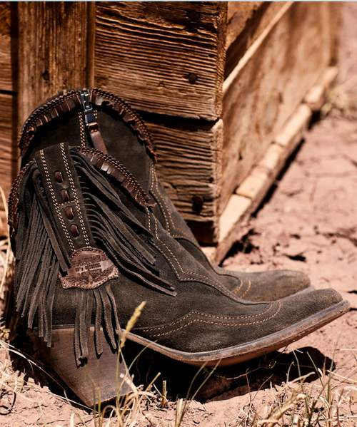 Our Lindsay western boot features a 2 3/4" high heel, soft fringes, hardware embellishments and lovely handmade leather details. 

Washed with our feature ageing technique called “Silverstone” which creates amazing color fluctuations and shades on the suede leather, defining the unique character of our boots. 

Vintage Treatment

100% Calf suede
Handmade Stitching
Hand-inserted details
Metal details 100% nickel-free
Leather details
Leather sole
Made in Italy
