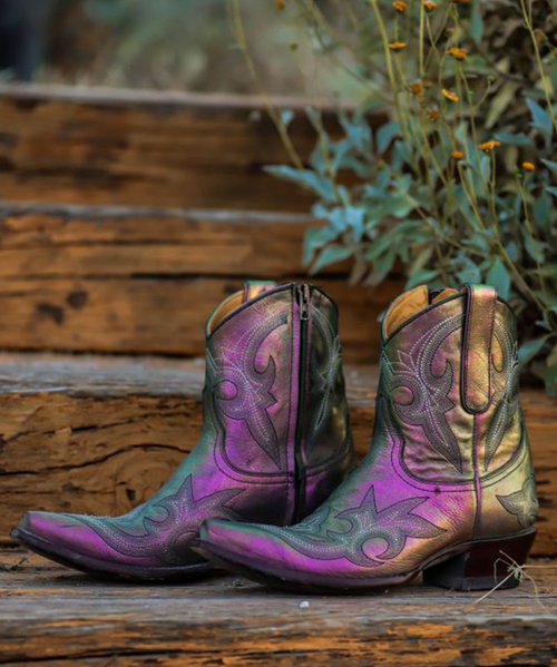 At Old Gringo, there is a passion for our product, for fashion and for always being one step ahead of the rest. We see beyond traditional style and work tirelessly to develop handcrafted pieces that combine classic western charm with contemporary edge. Each handmade piece is its own experience, with a unique personality that is sure to inspire and spark conversation among friends and strangers alike.