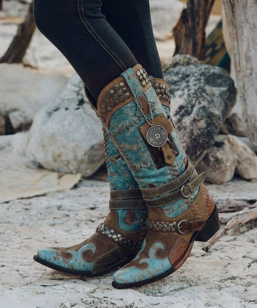At Old Gringo, there is a passion for our product, for fashion and for always being one step ahead of the rest. We see beyond traditional style and work tirelessly to develop handcrafted pieces that combine classic western charm with contemporary edge. Each handmade piece is its own experience, with a unique personality that is sure to inspire and spark conversation among friends and strangers alike.

Model: L601-67

Color: Cobra/Camel

Toe: Sintino

Heel: Sintino

Shaft Height: 18"

Leather: Cobra