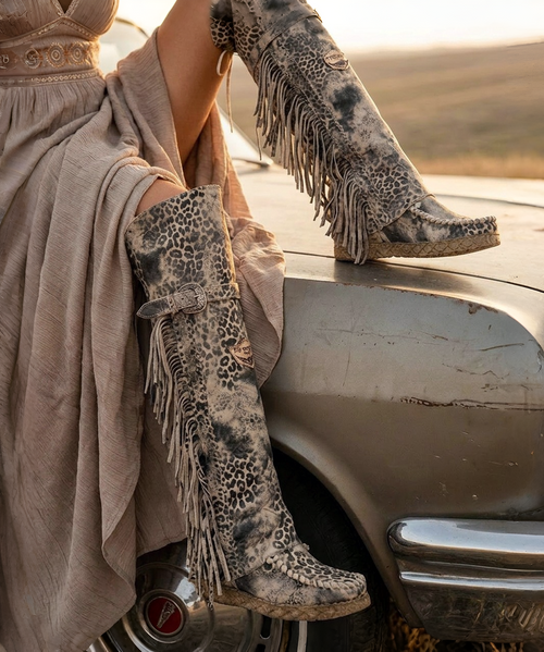 Our iconic Coleen boot, one of El Vaquero's most beloved styles, gets a bolder twist:

Coleen Studded. Featuring a 3-inch internal wedge, it's comfortable, flexible and entirely handcrafted.

The double fringed shaft, hand-applied studs, hidden lace and back lacing provide the perfect fit.

Wear it high, upside down or scrunched up the leg. Only 20 pieces to celebrate 50 years of El Vaquero.

Internal wedge 7 cm
Vintage Treatment
100% Calf Suede
Handcrafted stitching
Hand-applied studs
Rubber sole
Made in Italy