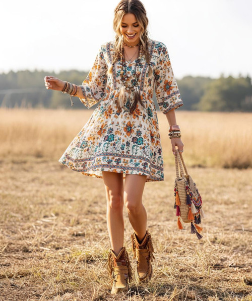 The Arya Nantuk Whisky Caramel Mou leather fringe boot features a 2 3/4" cm internal wedge, soft fringe, beautiful leather side tabs, and thick hand-stitched toecaps—a hallmark of the El Vaquero brand. Crafted from a stunning combination of premium calf suede and Native American-inspired cotton fabric, it's lined with soft boiled wool fur.
