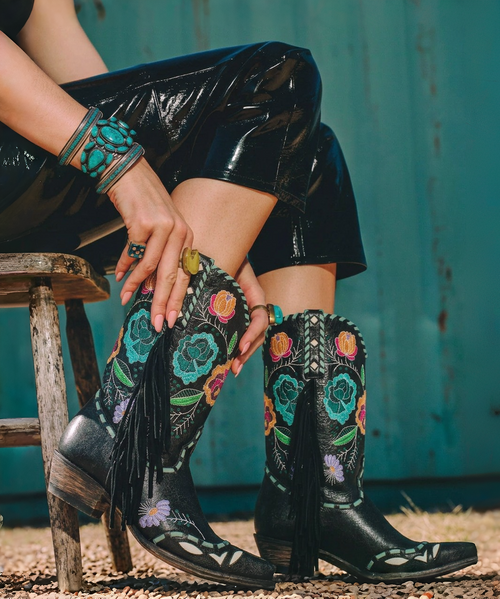 DOUBLE D BY OLD GRINGO

Model: DDL1019-1

Color: Black

Toe: 4Long

Heel: Sintino

Shaft Height: 12"