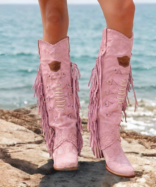 Featuring a double shaft that is extremely elaborate and rich in details, the Katherine boot is one of El Vaquero's absolute bestsellers.

Katherine features a 2 3/4" heel, side fringes, metal elements and leather decorations that wrap around the ankle.

Finished with the famous Silverstone wash, a cornerstone of the El Vaquero brand, which enhances every nuance of the leather in its most intense colors and makes each boot different and one of a kind.