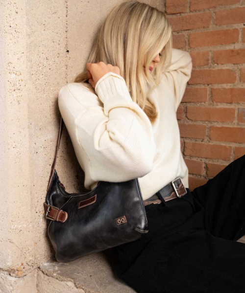 
Seemly keeps things sweet and understated. Its compact shape sits close and easy, carrying just what the day calls for. The buckle detail gives the silhouette a little personality, adding charm to an otherwise clean, simple design. Light, polished, and distinctive, Seemly brings a graceful finish to everyday styling.