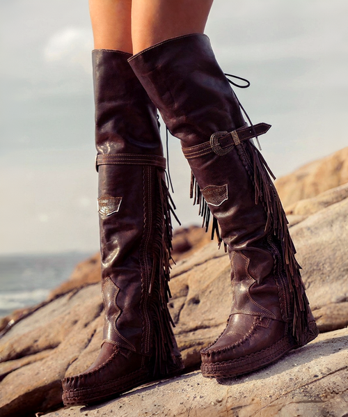 The Coleen boot is a must-have in the wardrobe of every fan of the El Vaquero brand. This incredible boot features a double upper above the knee, typical handcrafted stitching, beautiful side fringes and an elegant lacing on the back. The new Distress Dark combination features top-quality vegetable calfskin that has undergone a wax treatment that makes it soft and luminous. Scratching and brushing give the finishing touch to this incredible leather.

Internal wedge 2 3/4"
Vegetable calf with wax treatment
Vintage treatment
Handcrafted stitching
Metallic details 100% nickel free
Leather details
Rubber sole
Made in Italy