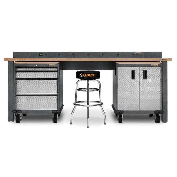 Gladiator® 6' (182.9 cm) Wide 9-Outlet Workbench Powerstrip GAAC68PSDG