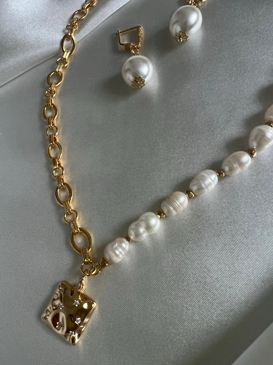 Upcycled Necklace Half Chain Half Pearls | TÊTE D'ORANGE | Wolf & Badger