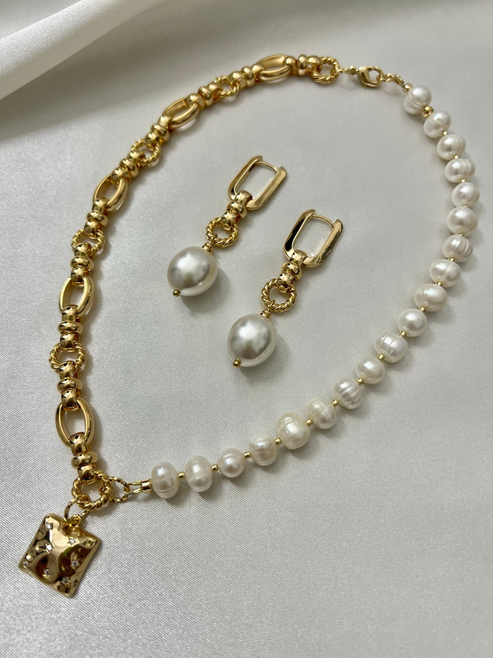 MICKLAT - Handmade unique half chain & half pearl necklace. real 18K gold  chain - organic natural freshwater pearls- 18K gold plated pendant - 18K  gold clasp hooks