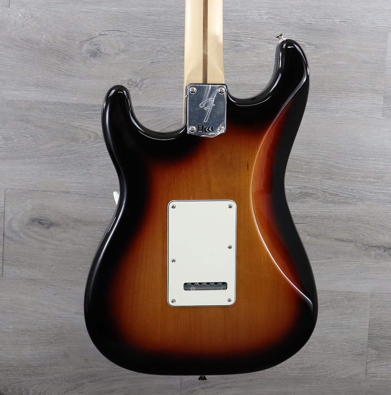 Fender Player Stratocaster with Maple Fretboard 3 Color Sunburst