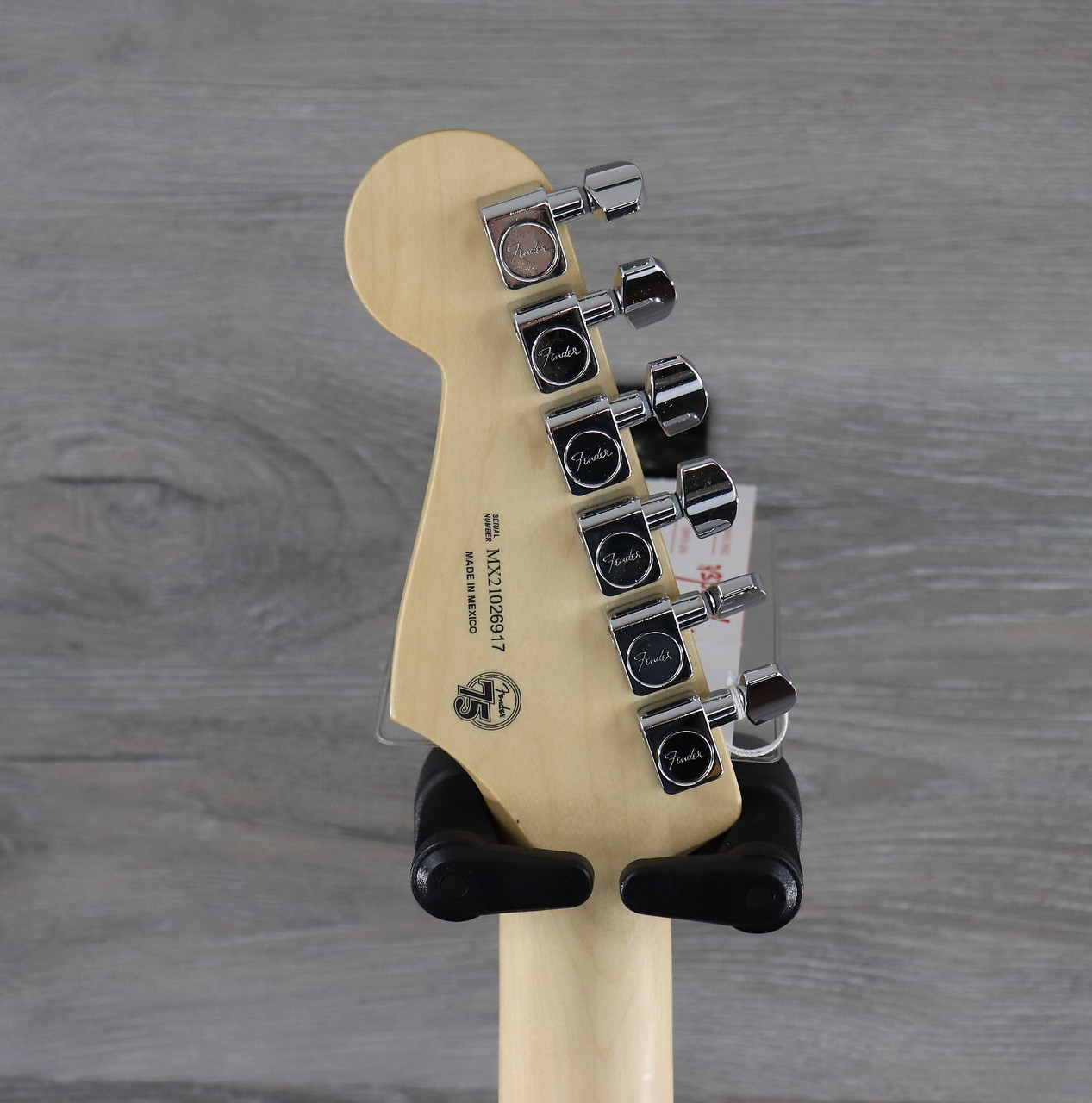 Fender Player Stratocaster with Maple Fretboard 3 Color Sunburst