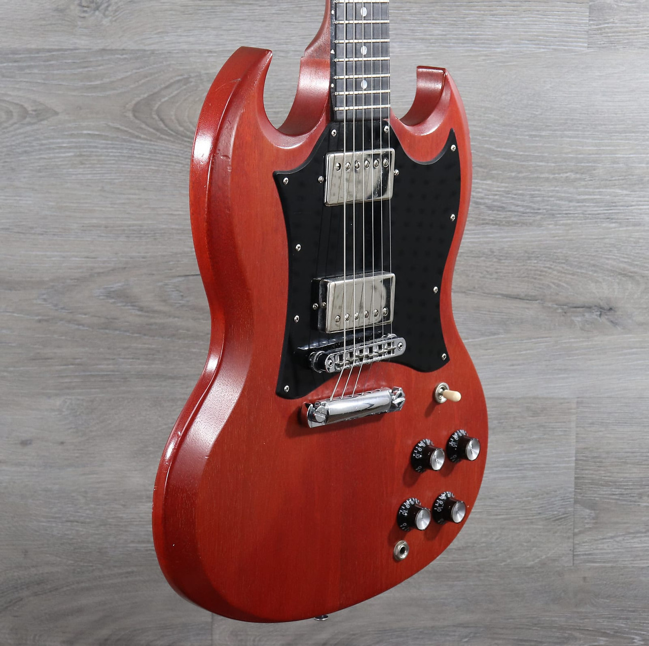 ギター Gibson USA SG FADED 2017 T worn cherry Gibson SG Faded 2017 T - Worn Cherry with Soft Case | Sweetwater