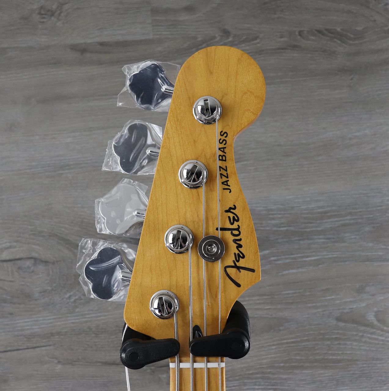 Fender Player Plus Jazz Bass with Maple Fretboard Aged Candy