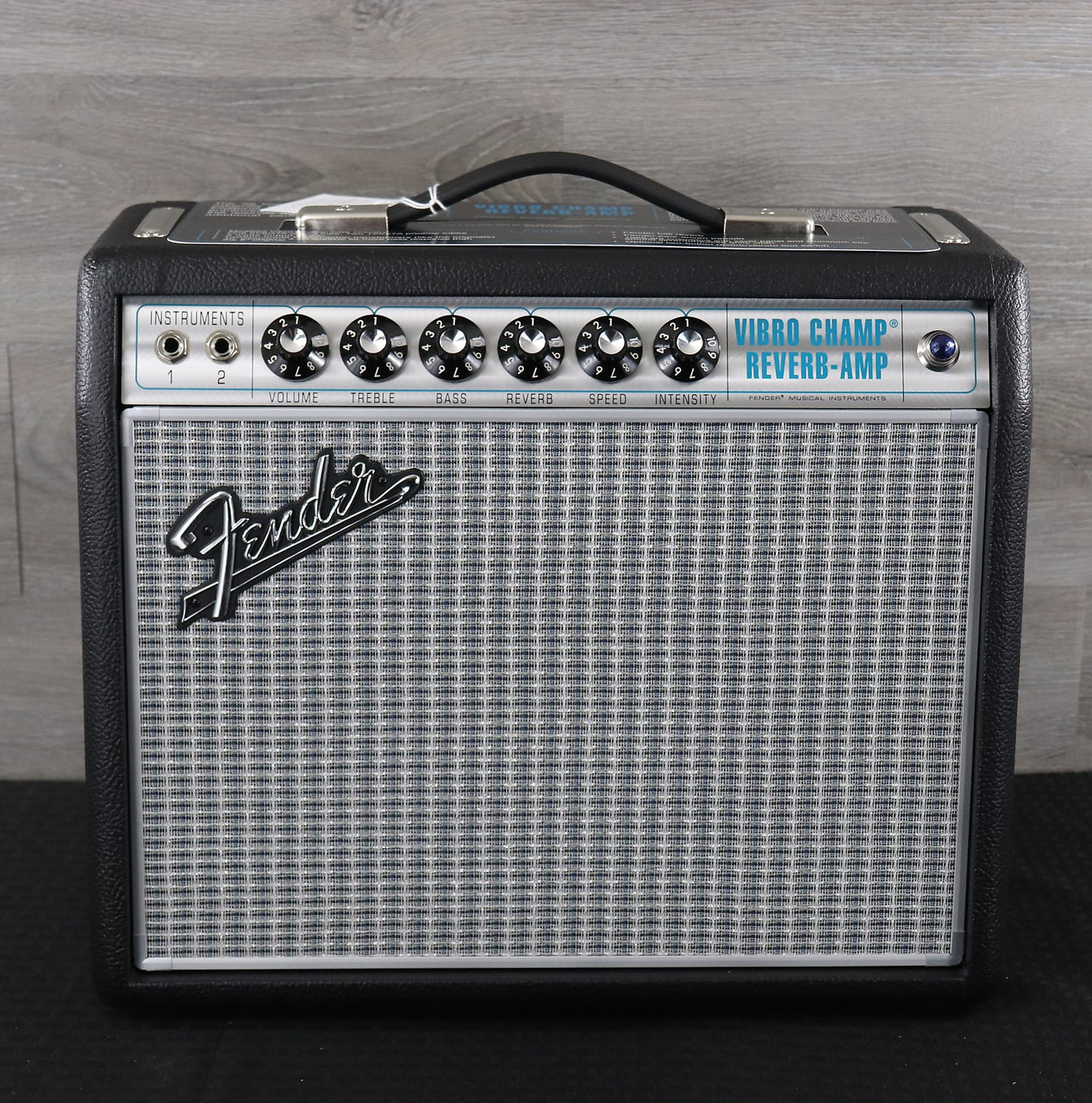 Fender '68 Custom Pro Vibro Champ Reverb 5-Watt 1x10