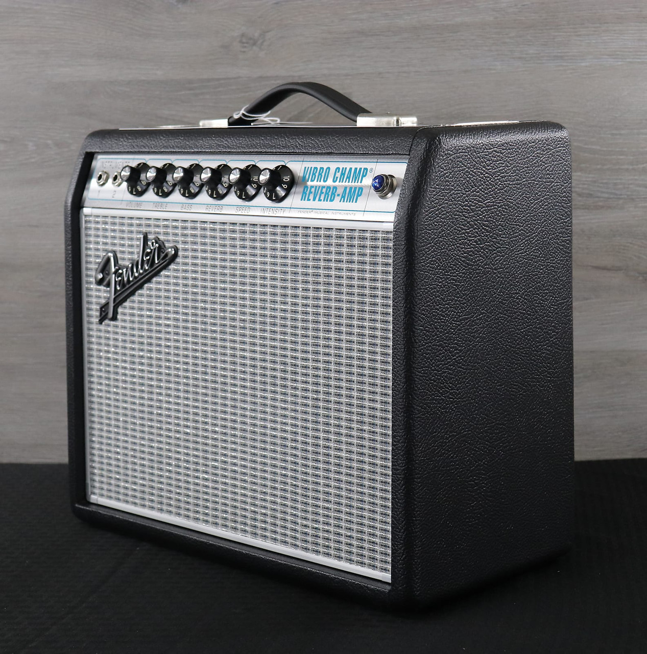 Fender '68 Custom Pro Vibro Champ Reverb 5-Watt 1x10