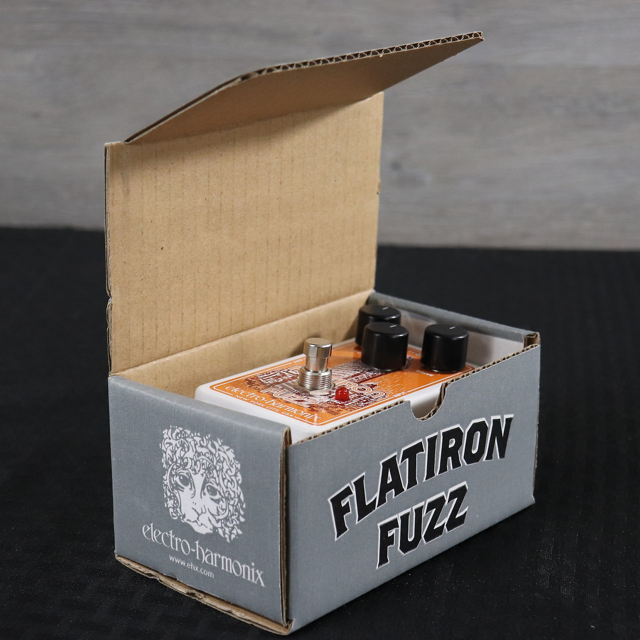 ELECTRO-HARMONIX FLATIRON FUZZ エレハモ Amazon.com: Electro-Harmonix Flatiron Fuzz Pedal : Musical