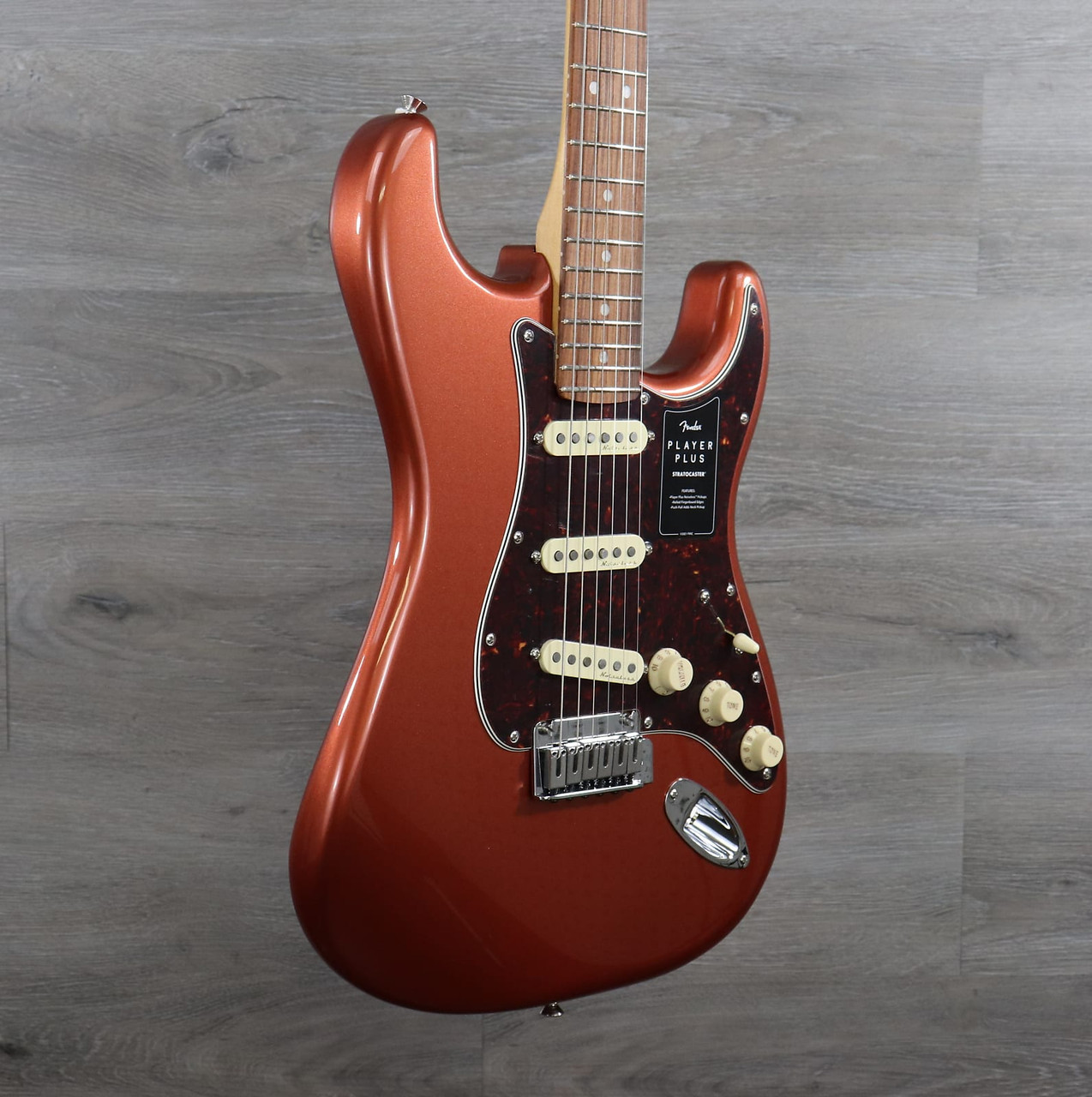 Fender Player Plus Stratocaster® Aged Candy Apple Red - K&S