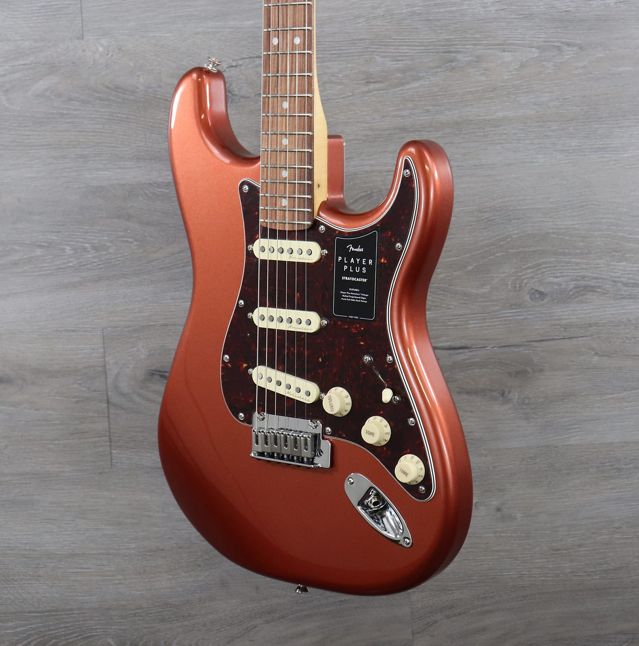 Fender Player Plus Stratocaster® Aged Candy Apple Red - K&S