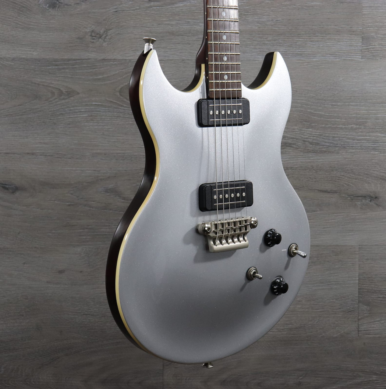 今だけセール！！ VOX SDC-33 ダブルカッタウェイ ソリッド The VOX Showroom - Vox SDC-33 Double Cutaway Solid Body Guitar