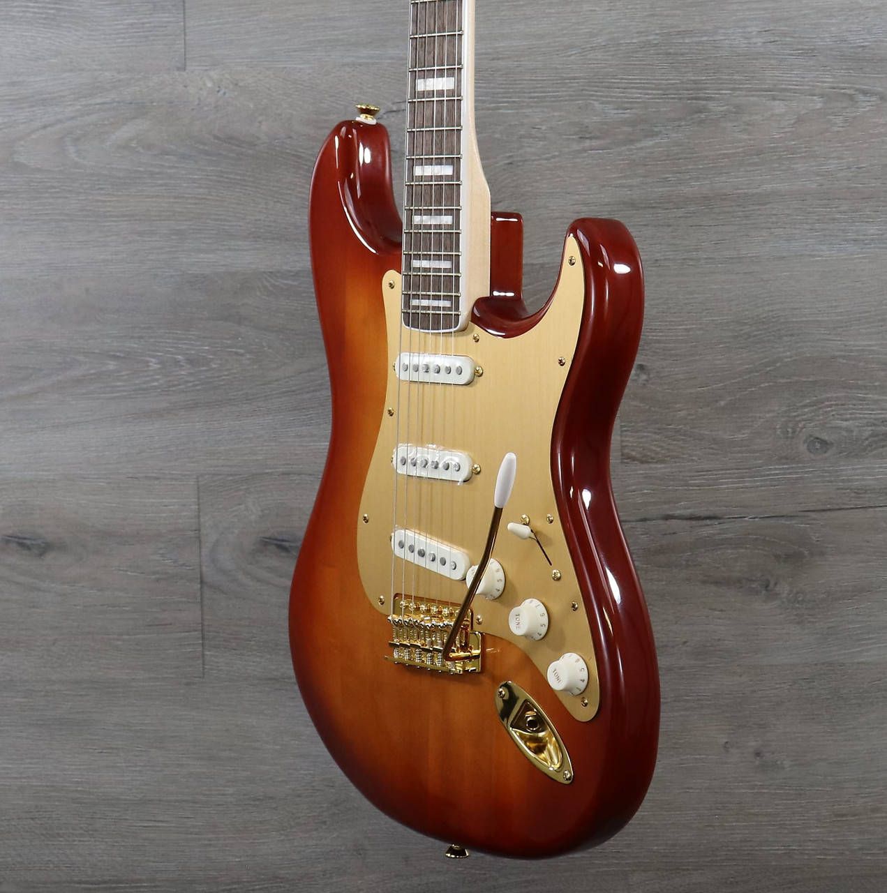 Squier 40th Anniversary Gold Edition Stratocaster Sienna Sunburst