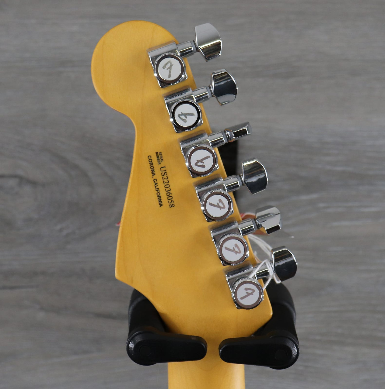 Fender American Ultra Stratocaster with Maple Fretboard Mocha