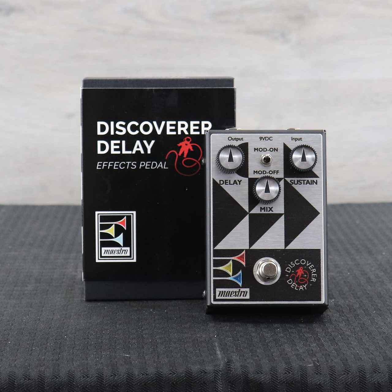 Maestro Discoverer Delay Black Graphic