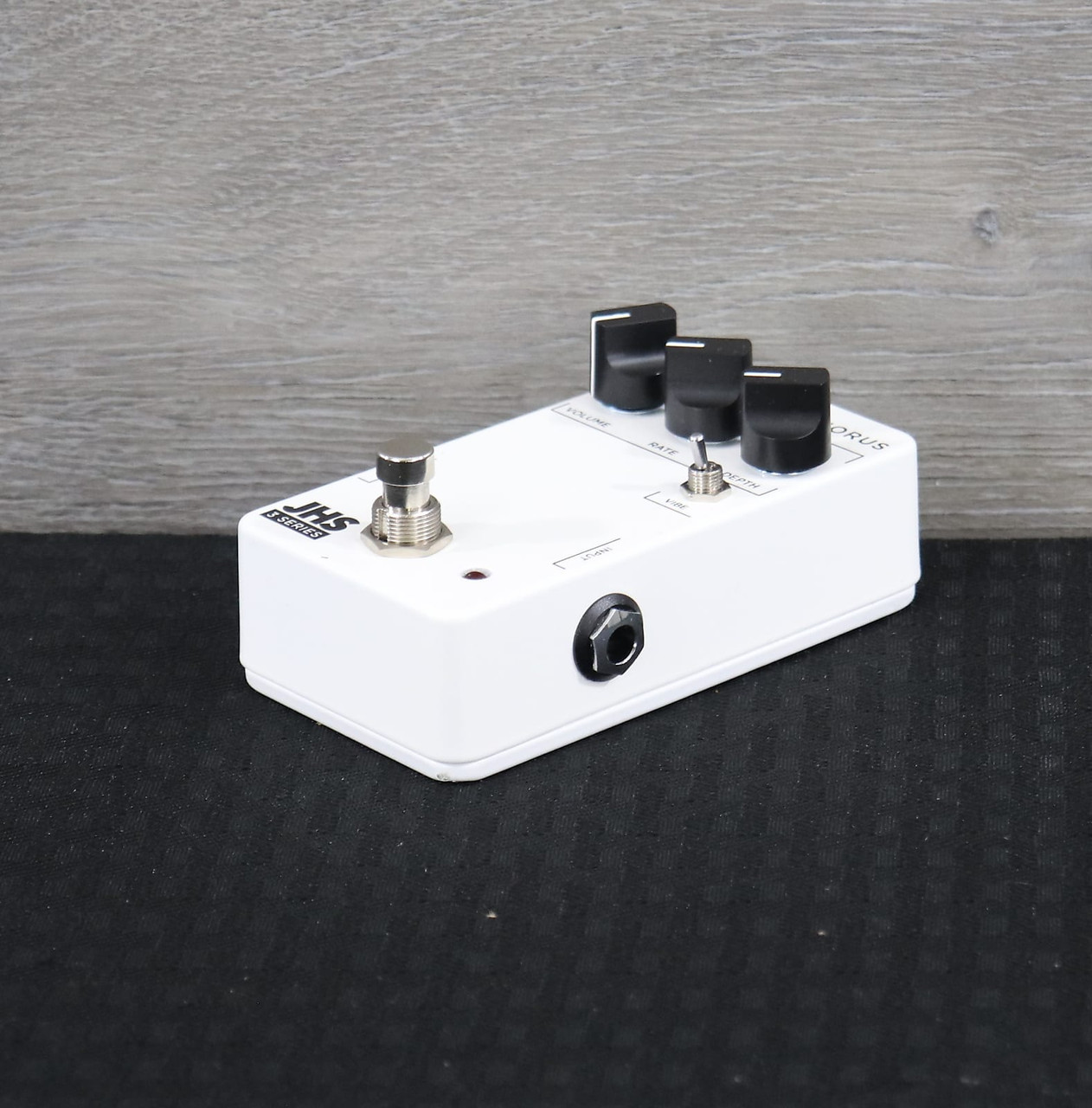JHS 3 Series Chorus White - K&S Music Center LLC
