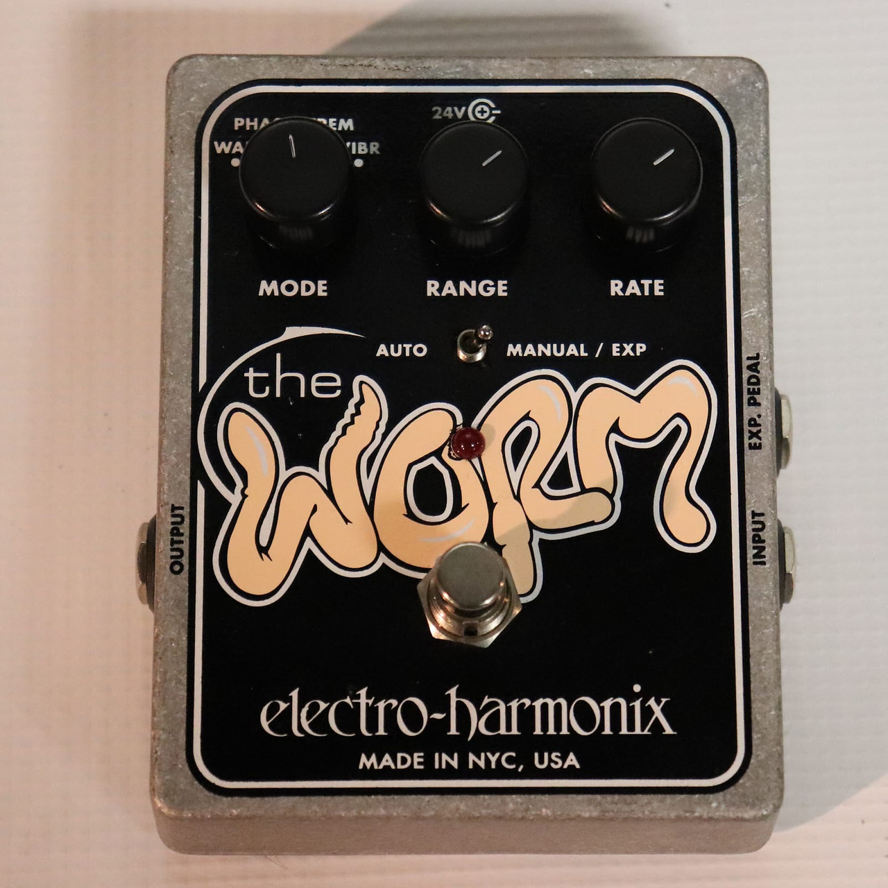 Electro-Harmonix Worm Analog Wah / Phaser / Vibrato / Tremolo Black / Tan