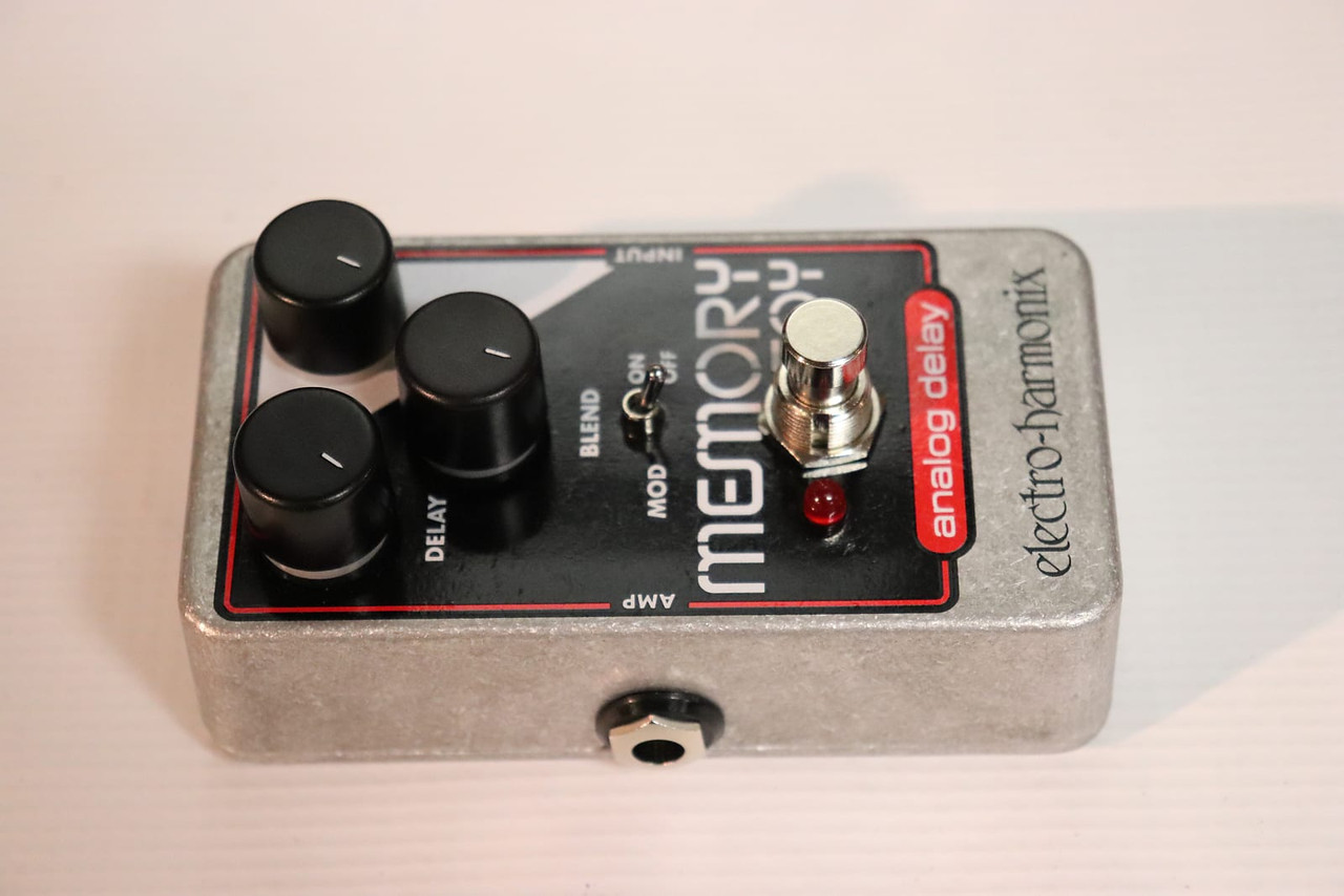 Electro-Harmonix Memory Toy Analog Echo / Chorus Black / White