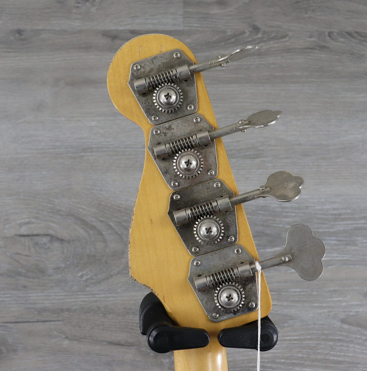 Fender 60th Anniversary Road Worn '60s Jazz Bass Firemist Silver