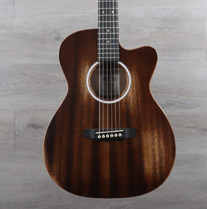 Martin 000CJR-10E Streetmaster Distressed Natural Martin 000CJR-10E Streetmaster Distressed Natural