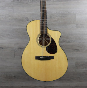 Martin Standard Series SC-18E Natural Martin Standard Series SC-18E Natural