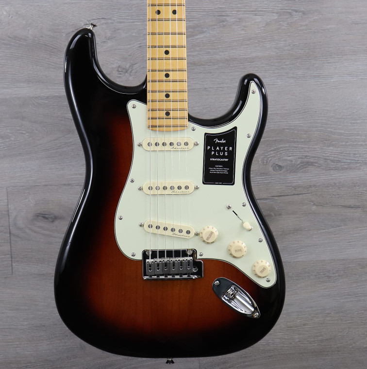 Fender Player Plus Stratocaster  3 Color Sunburst