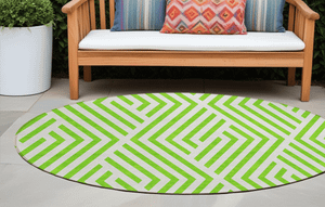 8' Round Lime Green and White Round Geometric Washable Non Skid Indoor Outdoor Area Rug N270-562322