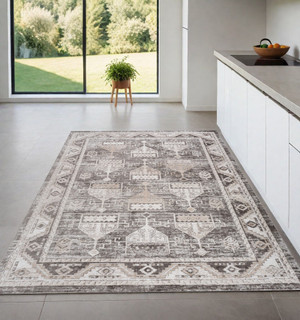 4' X 6' Beige and Brown Abstract Distressed Area Rug N270-558984