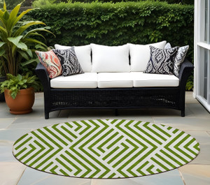 8' Round Lime Green and White Round Geometric Washable Non Skid Indoor Outdoor Area Rug N270-562340