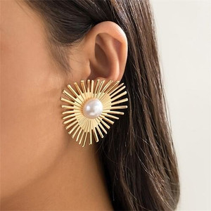 Vintage Unique Design Heart Shape Bold Fashion Wholesale Women Earrings - Golden A392-fear8185