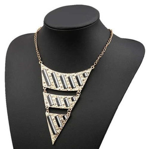 Fluorescent Decorations Bold Triangle Pendant High Fashion Women Costume Bib Necklace - Purple A392-fane6642