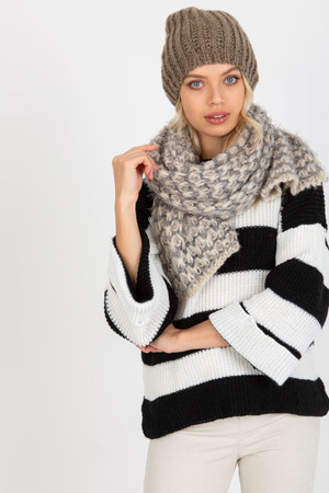 beige - Shawl model 174877 AT U704-174877