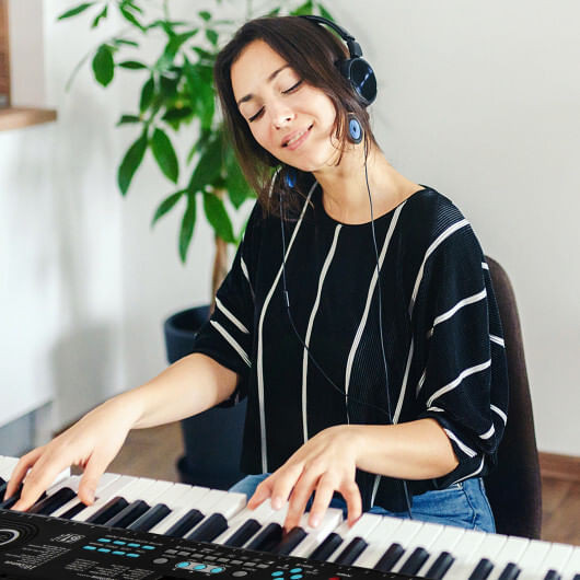 61 Key Electric Portable Digital Keyboard Piano for Beginner-Black - Color: Black D681-MU10116US-BK