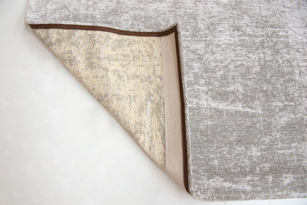 10' Gray and White Chevron Non Skid Area Rug N270-551688