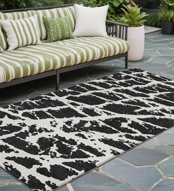 8' Runner Black and White Abstract Washable Non Skid Indoor Outdoor Runner Rug N270-559236