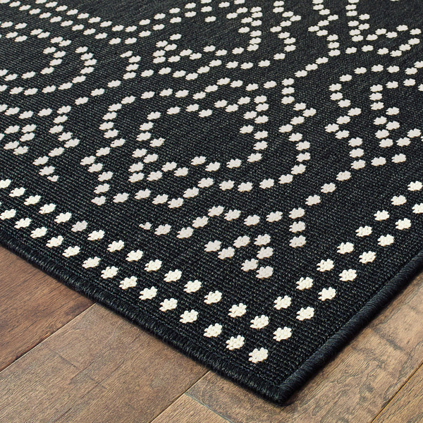 2' X 4' Black and Ivory Stain Resistant Indoor Outdoor Area Rug N270-507678