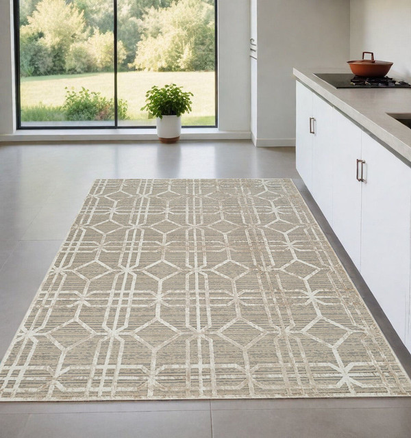 4' X 6' Beige and Brown Abstract Distressed Area Rug N270-558836