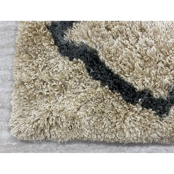 5' X 7' Cream and Black Lattice Area Rug N270-396036