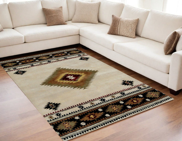 5' X 8' Ivory and Black Southwestern Hand Tufted Non Skid Area Rug N270-558179