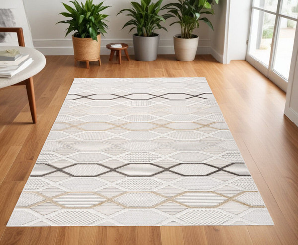 4' X 6' Cream and Beige Abstract Distressed Area Rug N270-558415